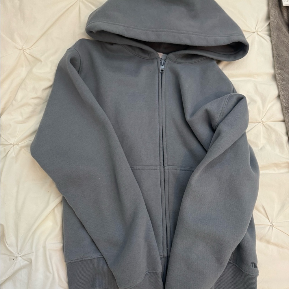 Aritzia zip up hoodie